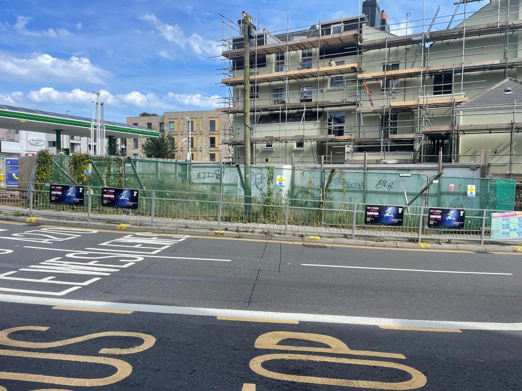 Lot: 25 - BUILDING PLOT IN CITY CENTRE - View of site from bus stop opposite